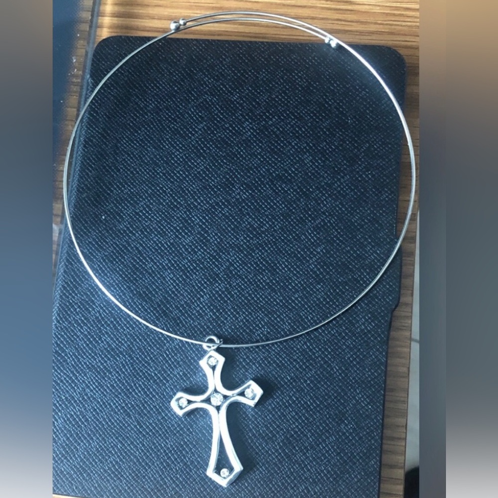 Large cross pendant on coil choker NWOT